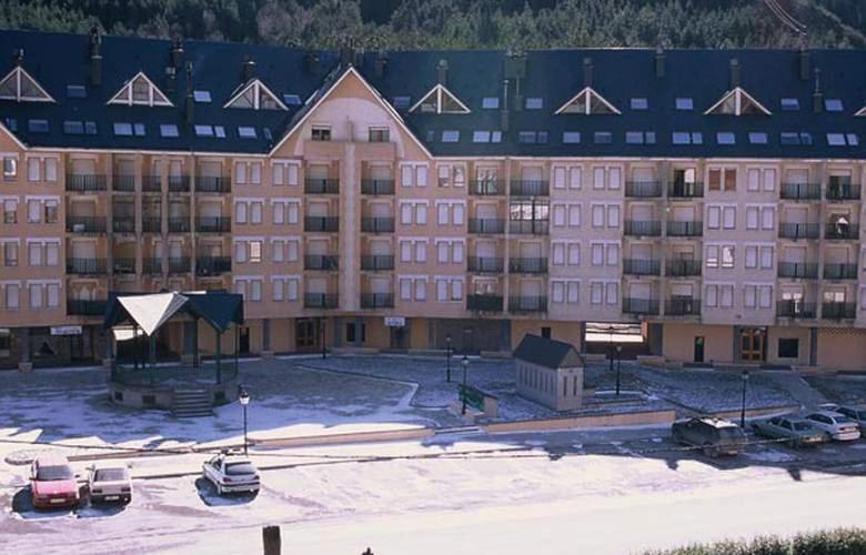 Vivienda Turistica Pirineos XXI Apartment Canfranc Bagian luar foto